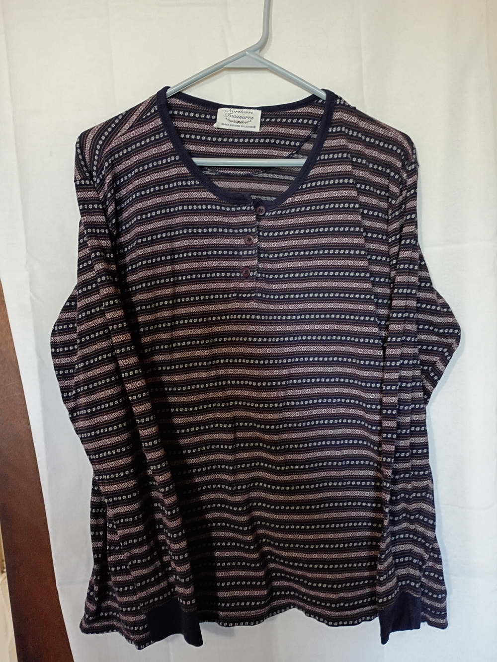 Northern Treasures Patterned Knit Top in Navy and Pink Size L